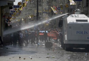 idranti polizia turca