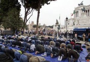 musulmani in preghiera, roma